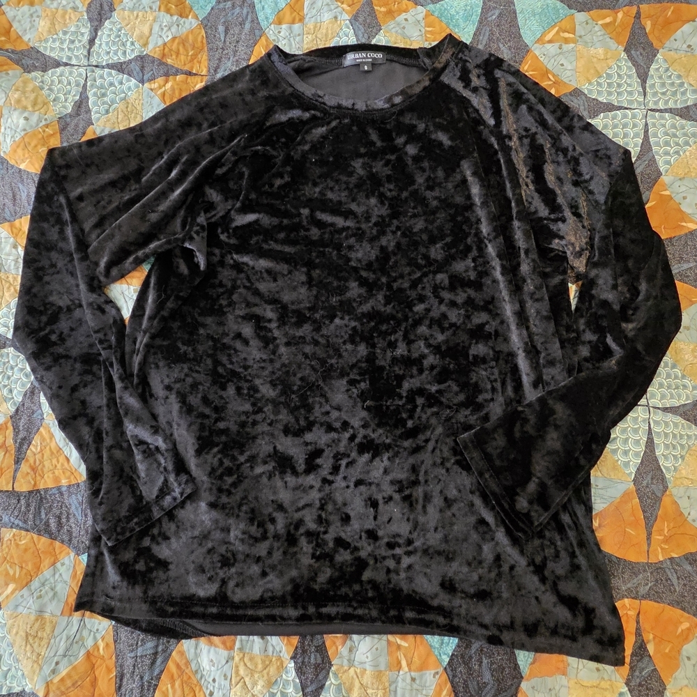 Women's Urban Coco Black Crushed Velvet Long Sleeve Top Size S